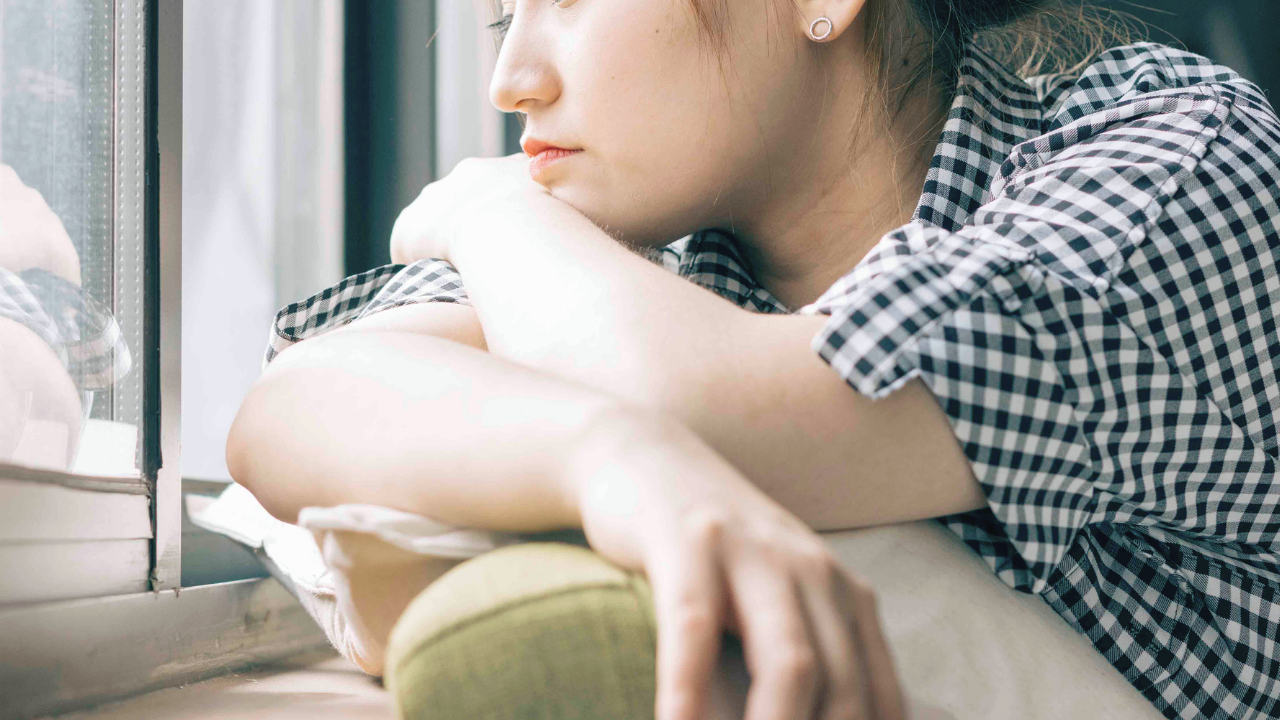 PMS（月経前症候群）とは？生理前の不調とその原因【医師監修】